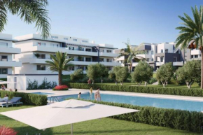 2 bed luxury apt in Estepona, parking & pools